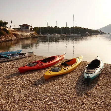 Kaminakia Apartments-adults Only -walk Into A Tranquil Oasis Where Peace & Quiet Are Woven Into Every Breath -nestled Within A Serene Evergreen Cypress Forest, Each Opens Wide To The Endless Sea And A Sunbathed Pool Awaits To Soothe Your Se Apartmán *