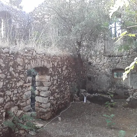 Kaminakia Apartments-adults Only -walk Into A Tranquil Oasis Where Peace & Quiet Are Woven Into Every Breath -nestled Within A Serene Evergreen Cypress Forest, Each Opens Wide To The Endless Sea And A Sunbathed Pool Awaits To Soothe Your Se Apartmán *