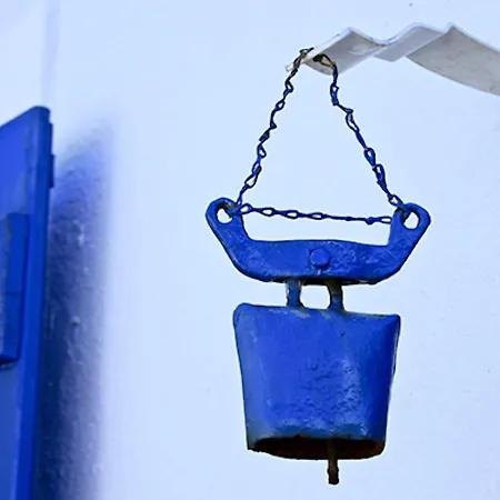 Kaminakia Apartments-adults Only -walk Into A Tranquil Oasis Where Peace & Quiet Are Woven Into Every Breath -nestled Within A Serene Evergreen Cypress Forest, Each Opens Wide To The Endless Sea And A Sunbathed Pool Awaits To Soothe Your Se Apartmán