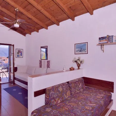 Kaminakia Apartments-adults Only -walk Into A Tranquil Oasis Where Peace & Quiet Are Woven Into Every Breath -nestled Within A Serene Evergreen Cypress Forest, Each Opens Wide To The Endless Sea And A Sunbathed Pool Awaits To Soothe Your Se Apartmán *